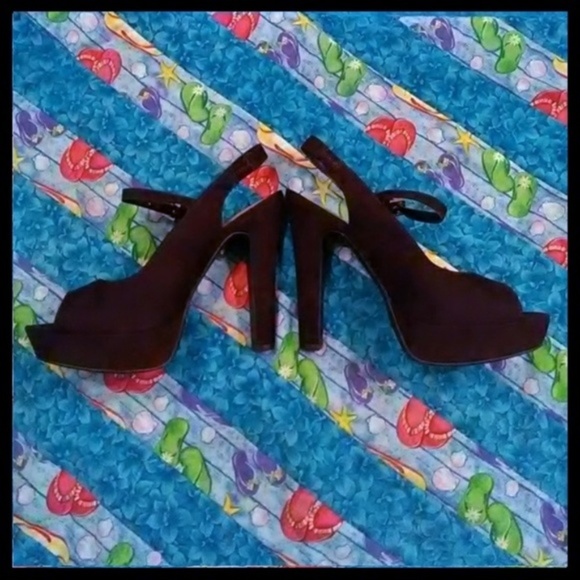 NEW Lauren Conrad Peep Toe Brown Suede Heel. - Picture 3 of 4